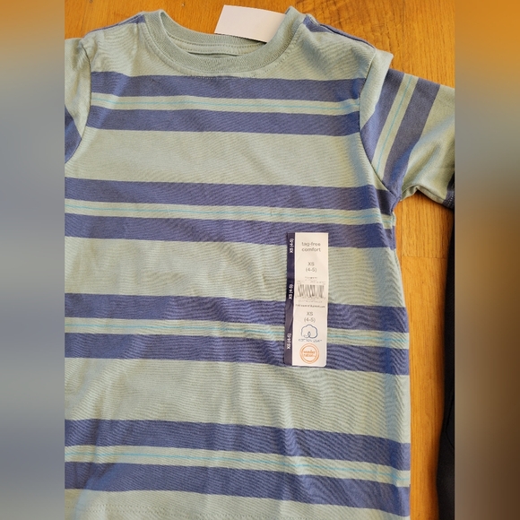 Nwt Boys size 4-5 shirt, joggers and shorts bundle - Picture 3 of 7